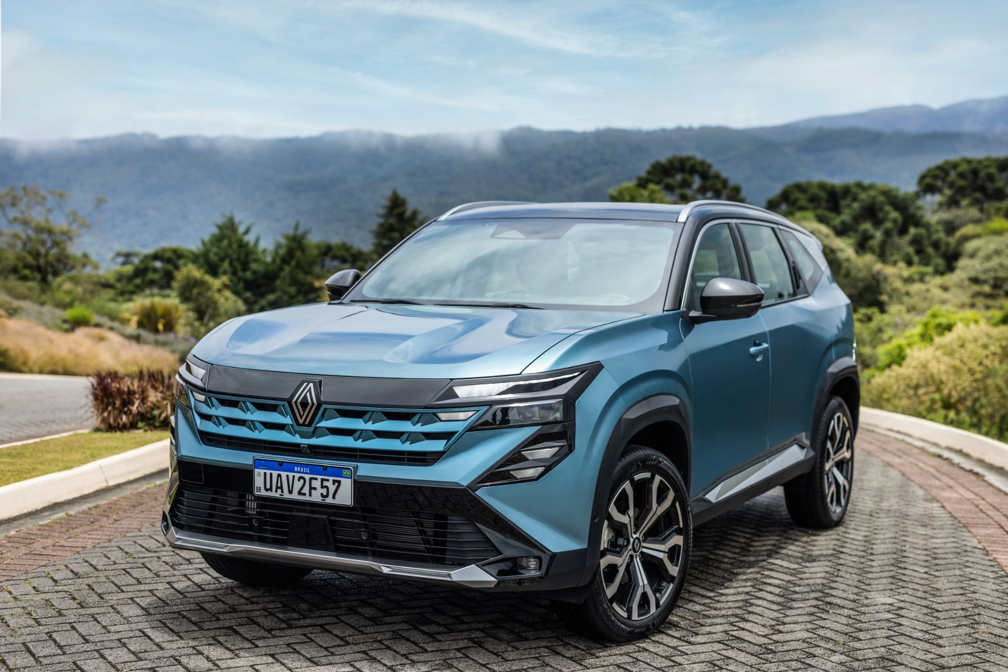 Renault Boreal Iconic 2026 Azul Mercure frente parado Renault Boreal Iconic 2026 Azul Mercure frente parado