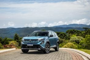 Renault Boreal Iconic 2026 Azul Mercure frente parado 2