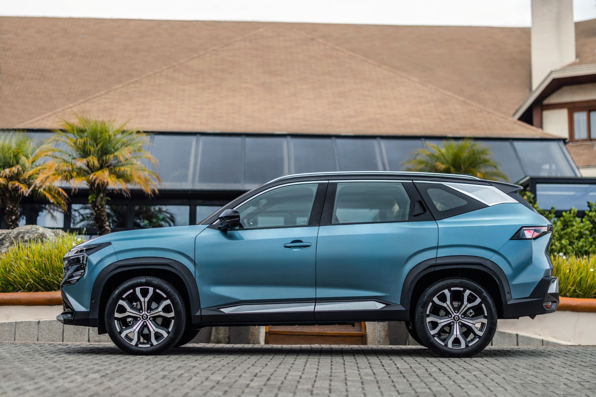 Renault Boreal Iconic 2026 Azul Mercure lateral parado