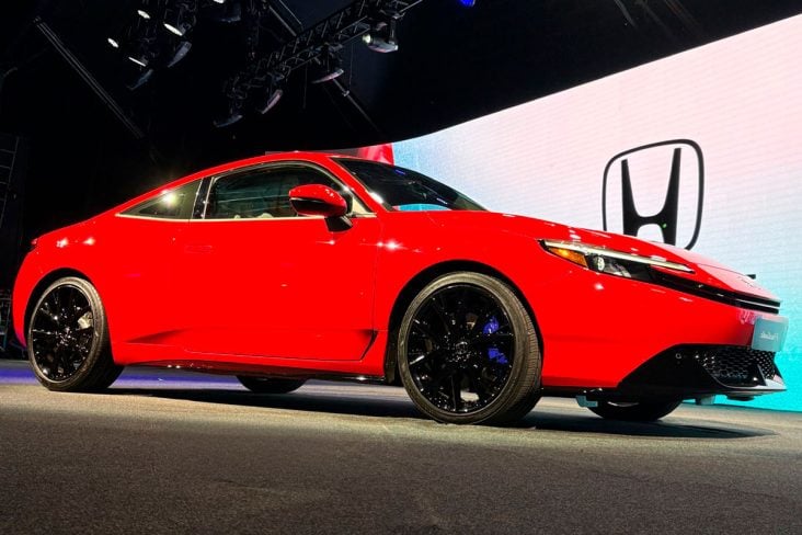 Honda Prelude 2026 vermelho frente parado