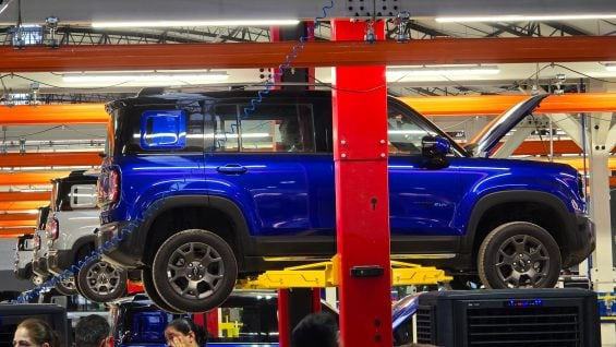 Chevrolet Spark EUV azul na fábrica da PACE ceará Chevrolet Spark EUV azul na fábrica da PACE ceará