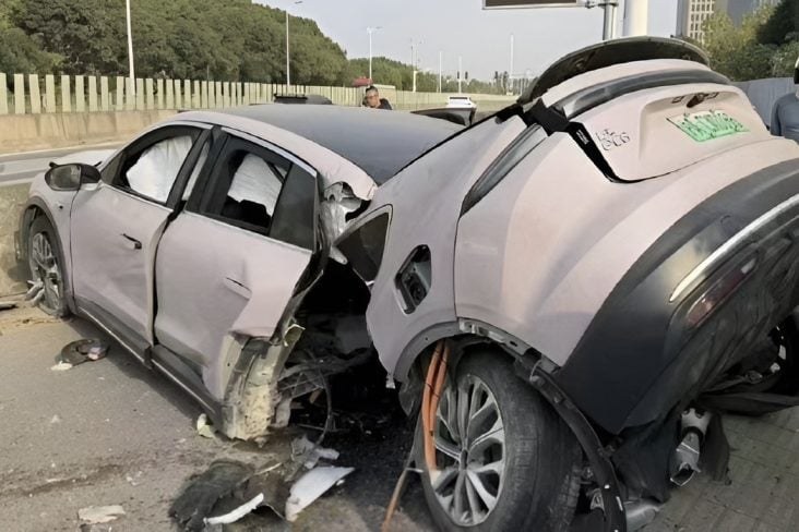 Nio Ec6 se parte ao meio em acidente na China