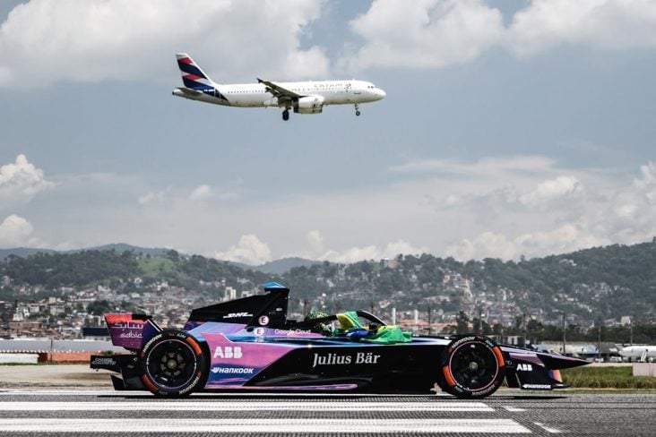 Arriving to his home race in style… 🤯✈️This morning @felipedrugovich drove the GEN3 EVO race ca