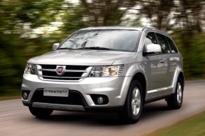 FIAT FREEMONT 2014 PRATA FRENTE LATERAL MOVIMENTO