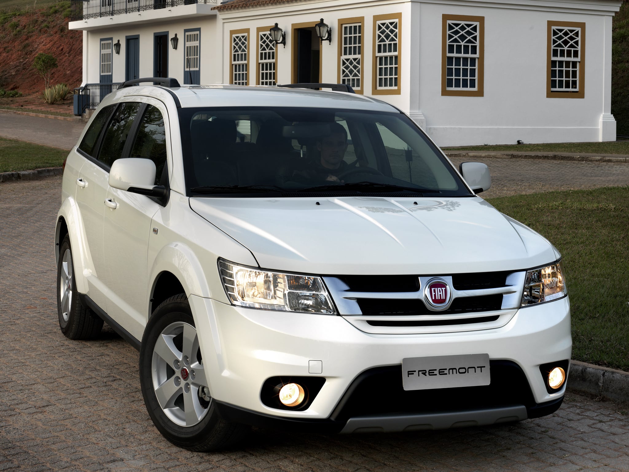 FIAT FREEMONT 2014 BRANCO FRENTE LATERAL