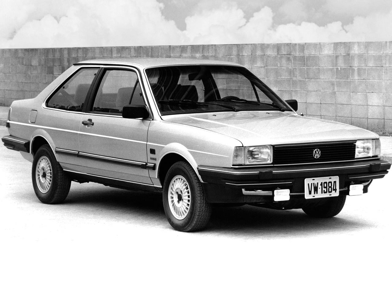 volkswagen_santana_2-door-1984-frente.jpg