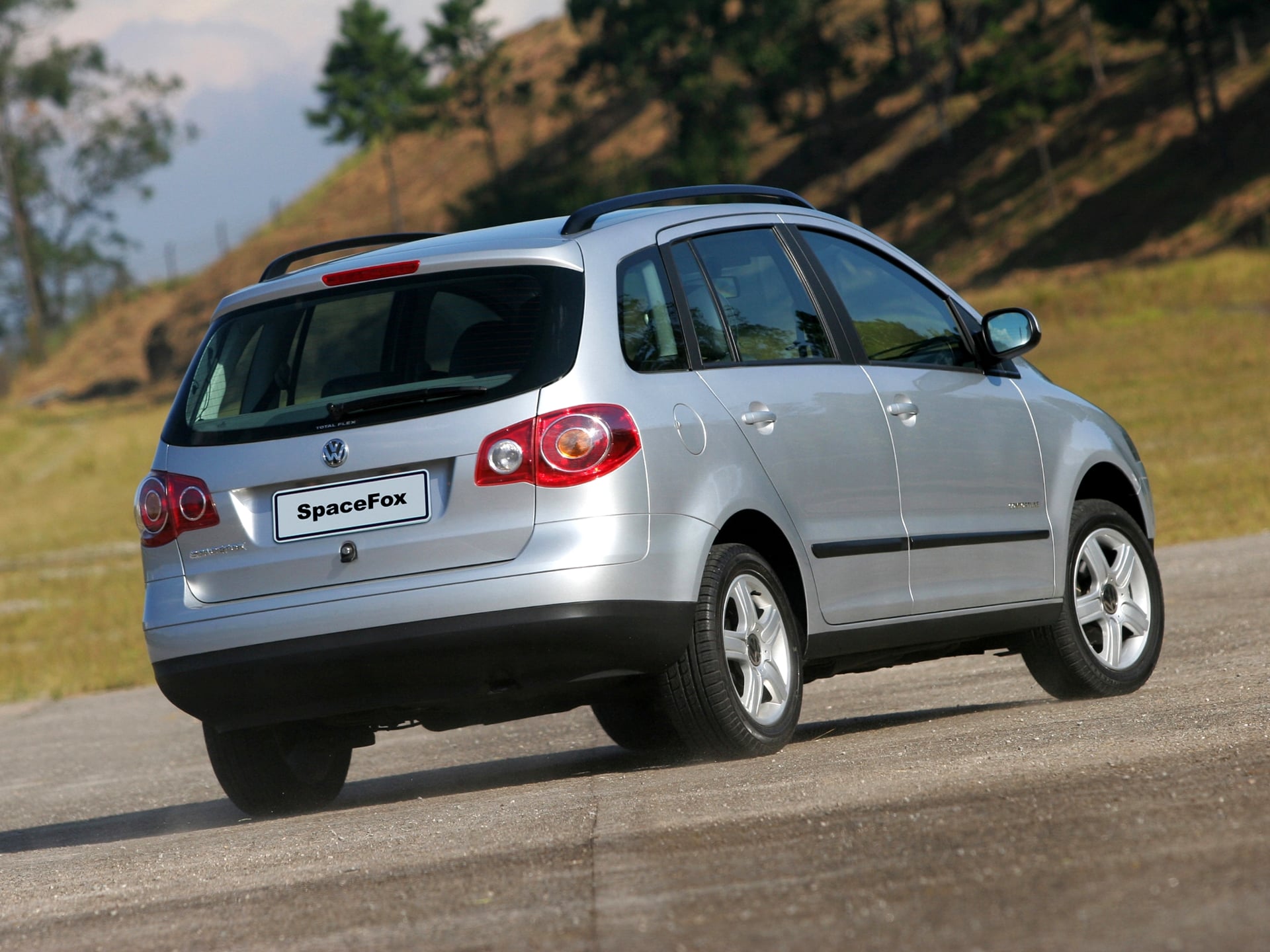 volkswagen spacefox 2006 prata traseira