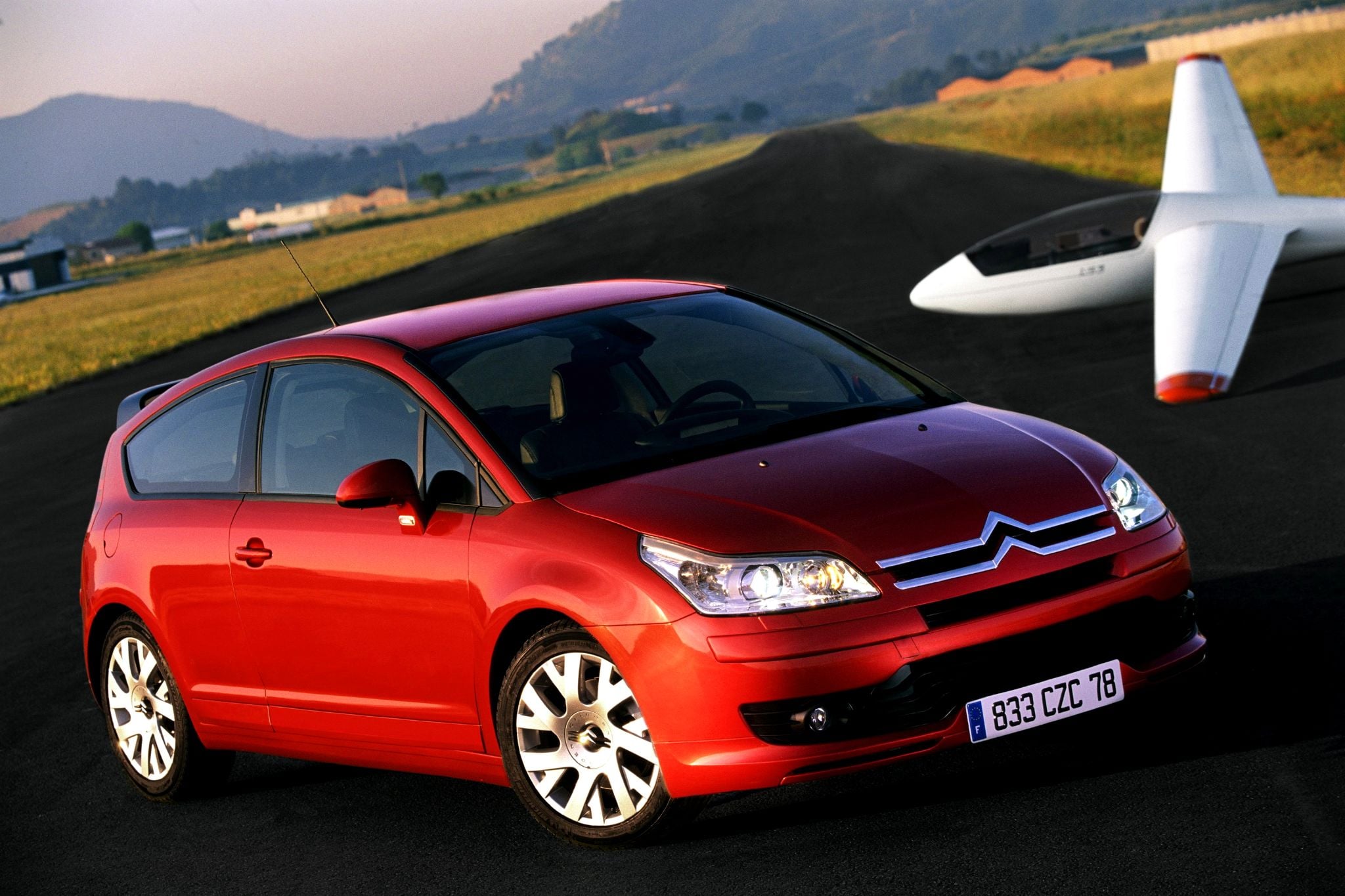 Citroën C4 Coupe VTR vermelho frente