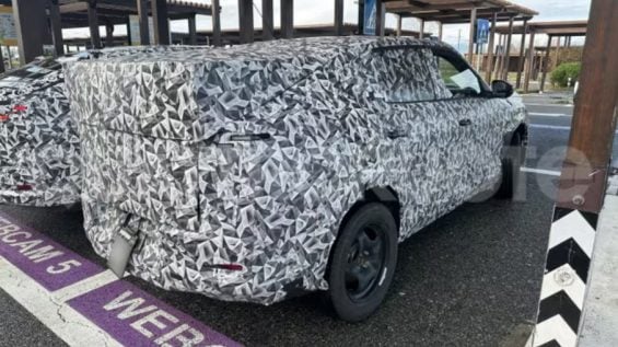 Novo Fiat Fastback flagrado na Itália 4