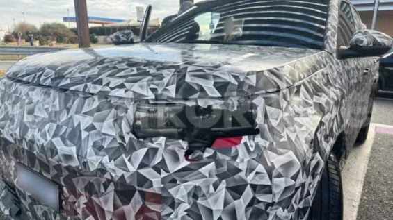 Novo Fiat Fastback flagrado na Itália 2