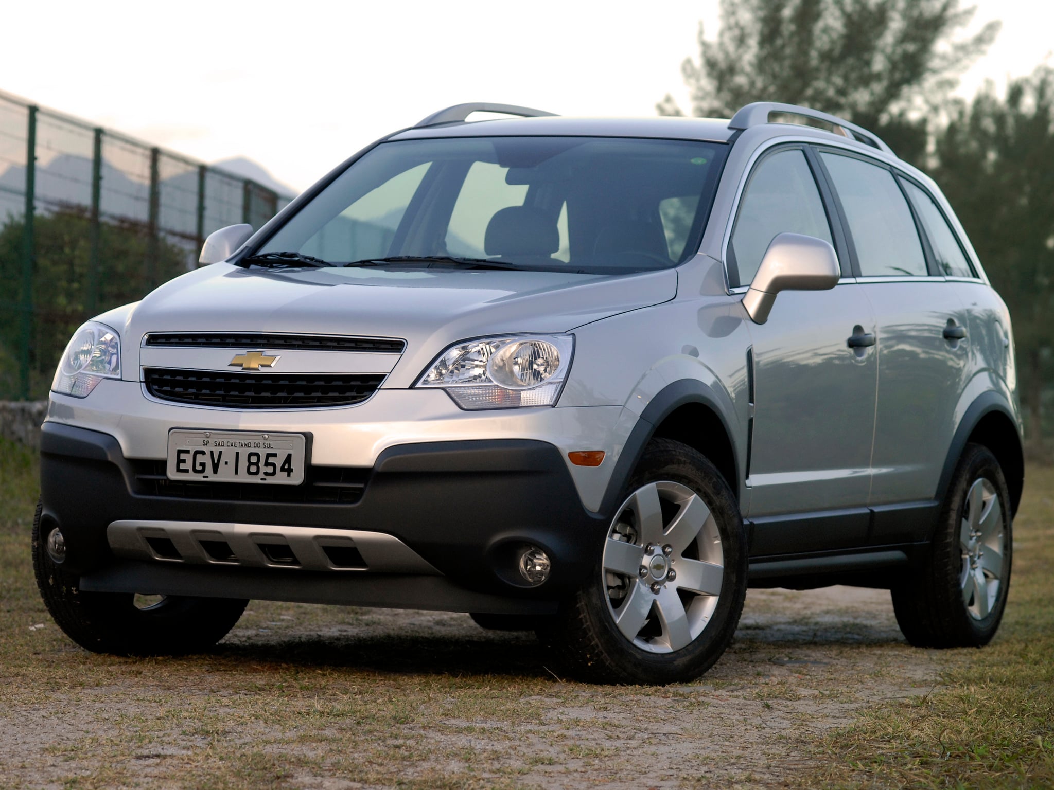 CHEVROLET CAPTIVA 2010 PRATA FRENTE E LATERAL
