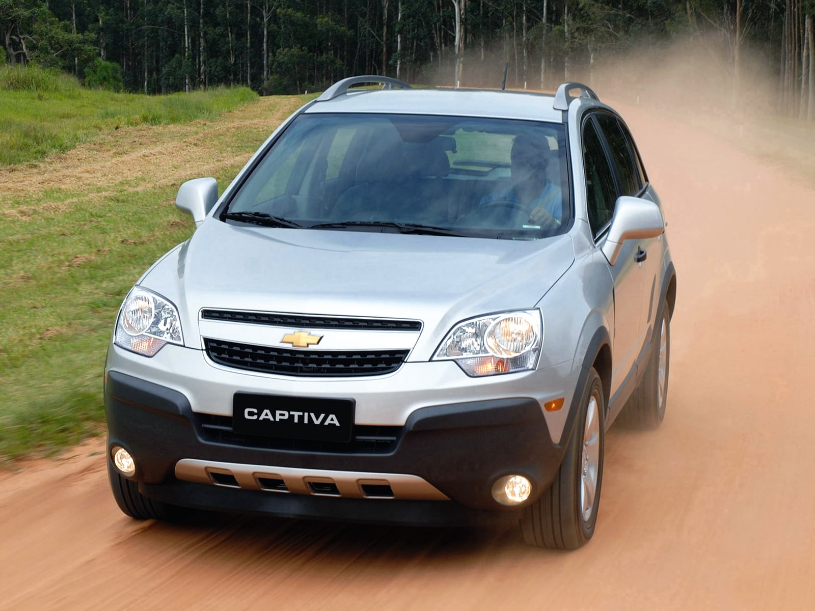 CHEVROLET CAPTIVA 2010 PRATA EM MOVIMENTO