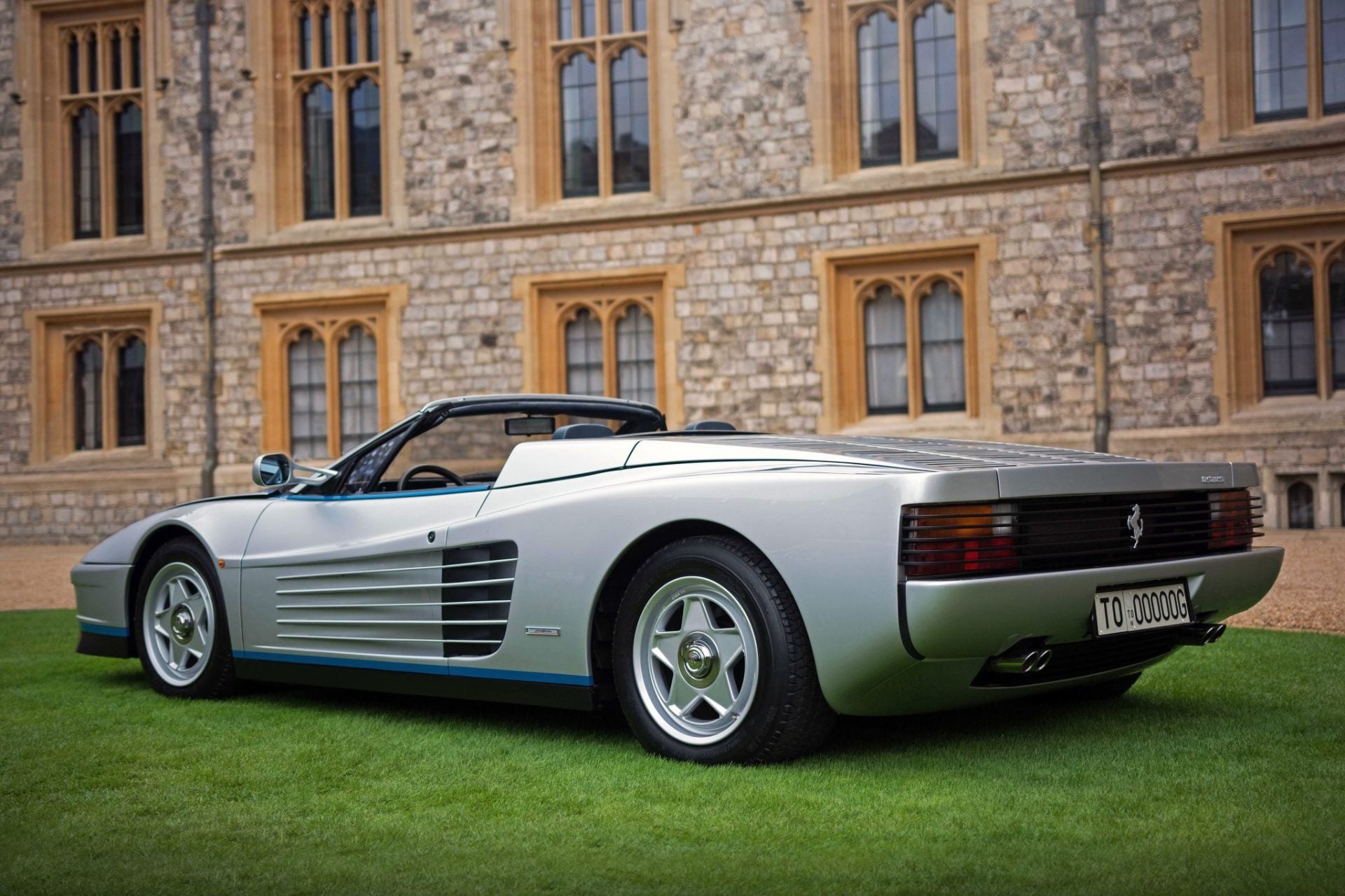 ferrari_testarossa_spider-prata-traseira-1920x1280.jpeg