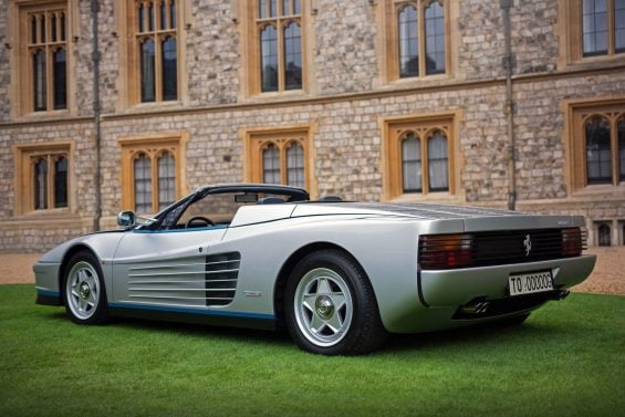 ferrari testarossa spider prata traseira