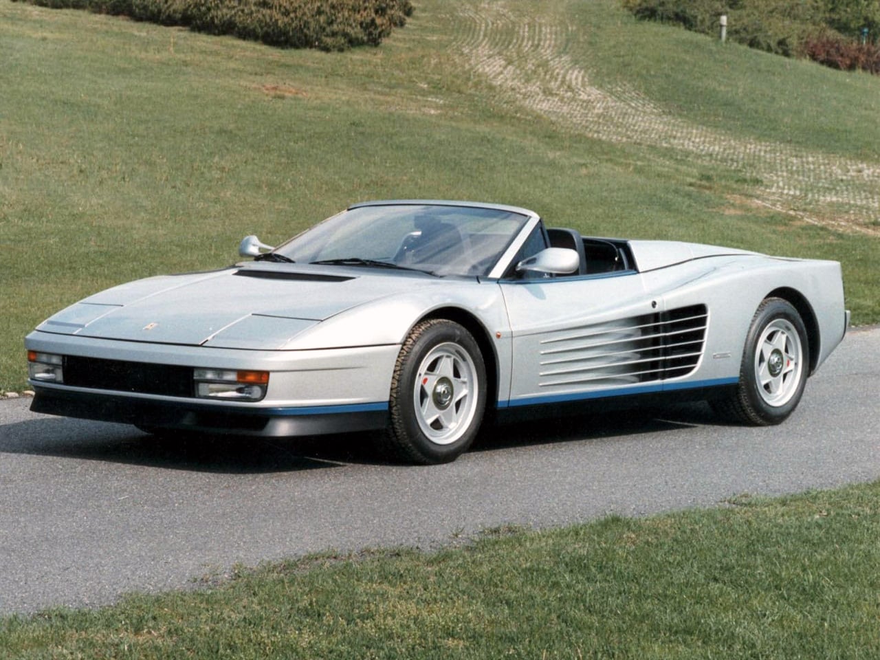 ferrari_testarossa_spider_prata-frente.jpg