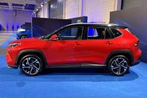 TOYOTA YARIS CROSS 2026 VERMELHO FRENTE LATERAL TRASEIRA MOTOR INTERIOR JABULAS (2)