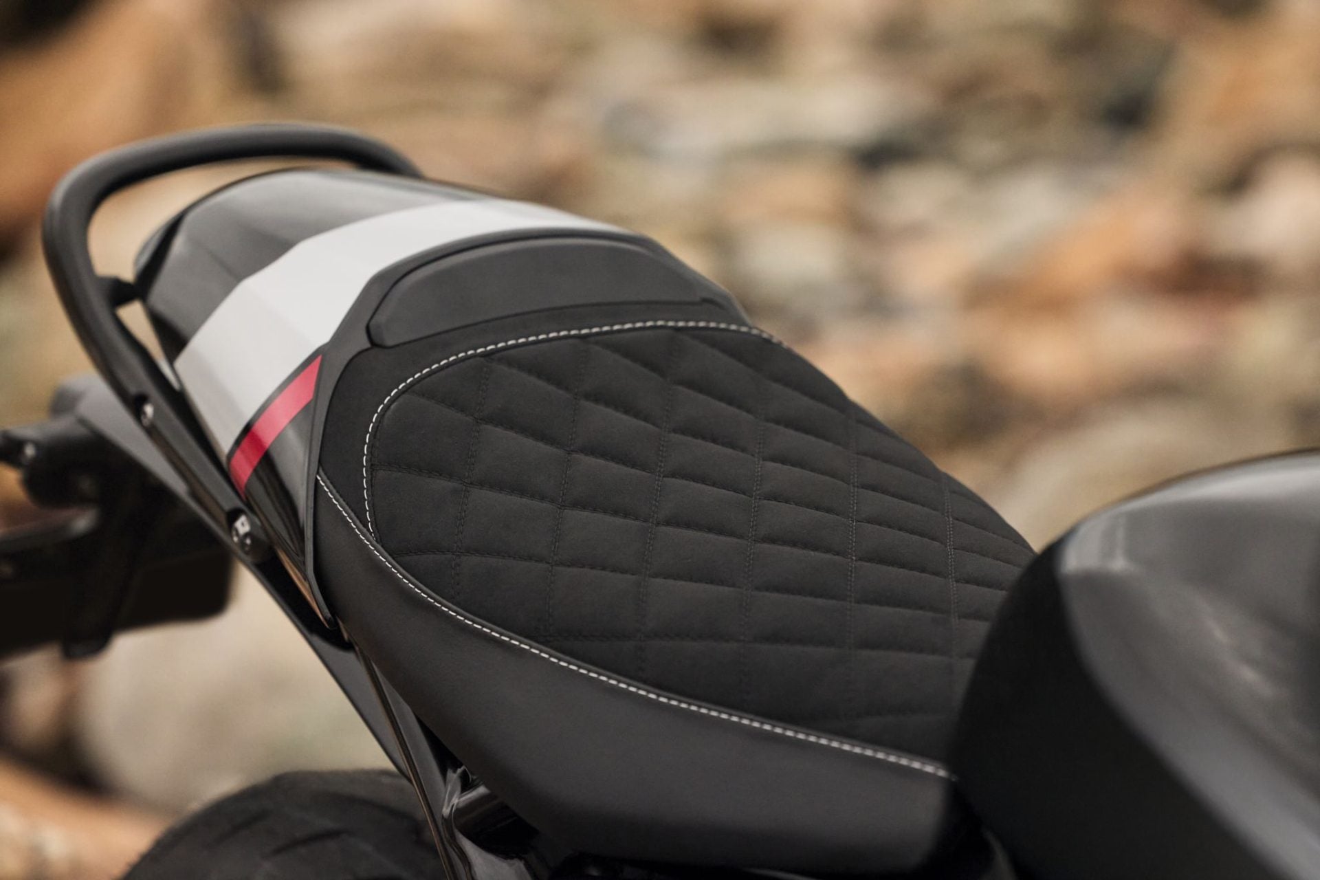 Triumph Thruxton 400 (4)