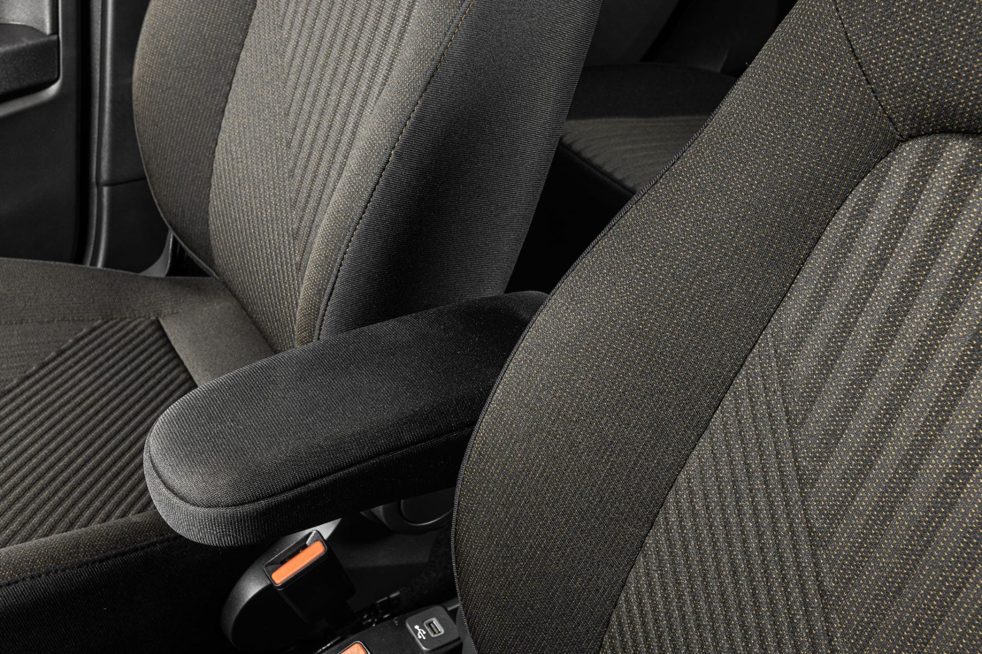 fiat cronos drive s design 2026 apoio de braço