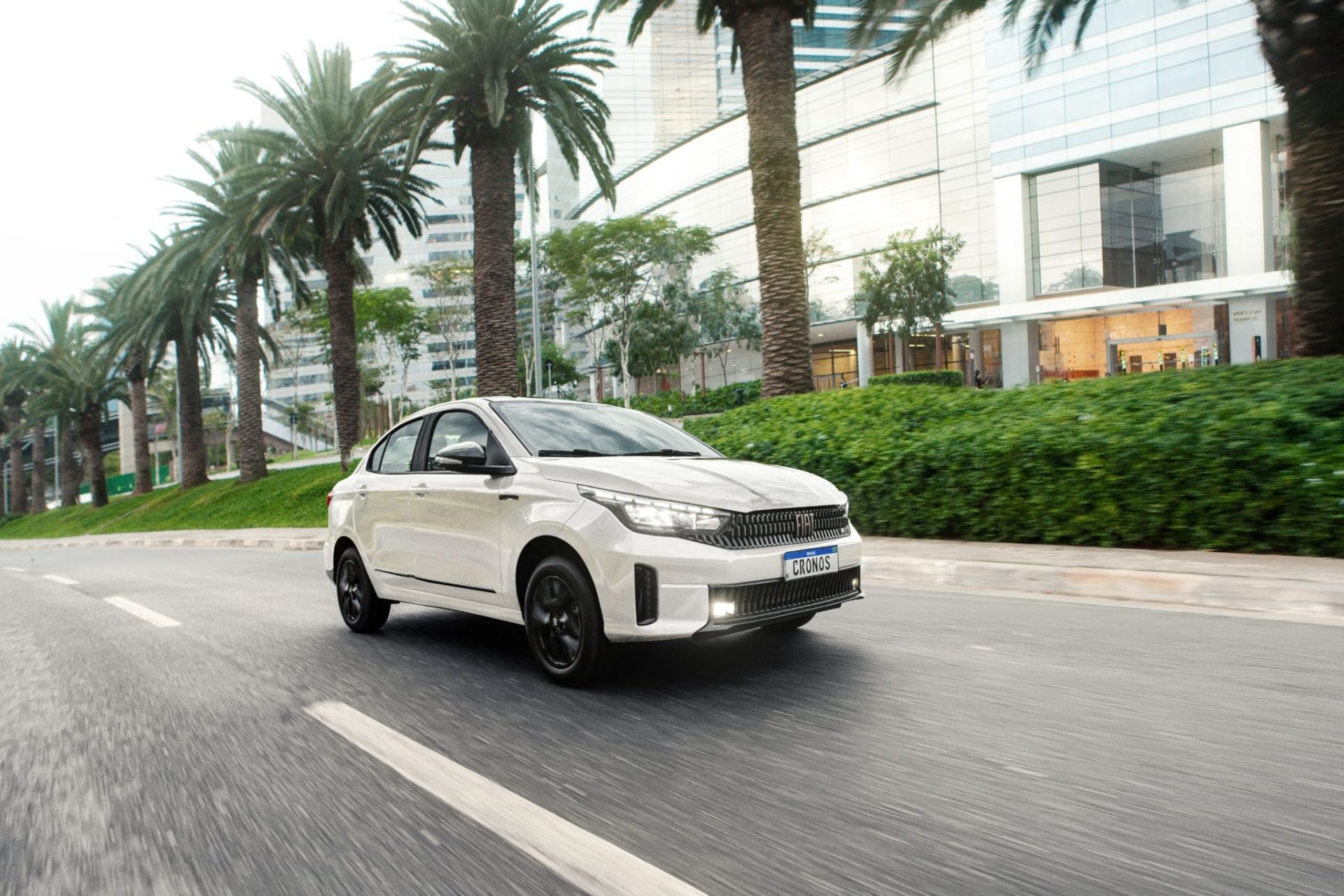 fiat cronos drive s design 2026 branco alaska frente em movimento