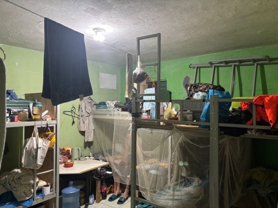 alojamento dos trabalhadores chineses em condições analogas escravidão