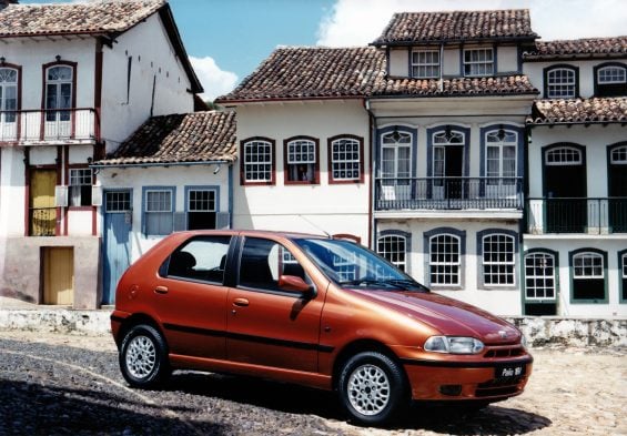 fiat palio 16v 1996 laranja frente parado