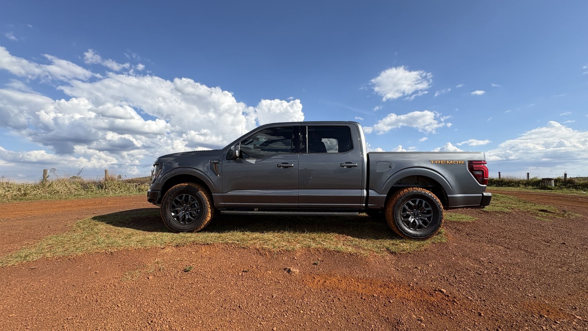 FORDE F 150 TREMOR 2026 FRENTE LATERAL TRASEIRA INTERIOR MOTOR (6)