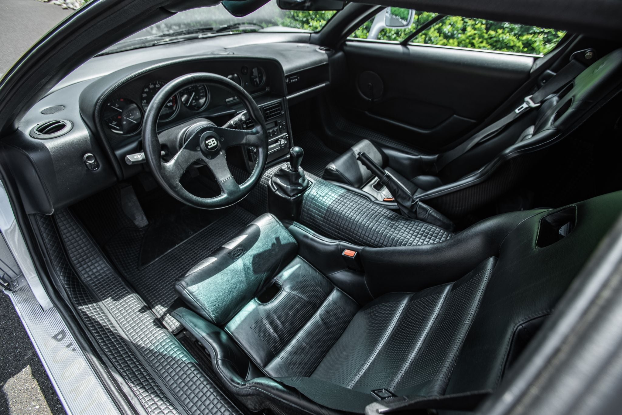 BUGATTI EB110 SS 1991 PRATA INTERIOR PAINEL