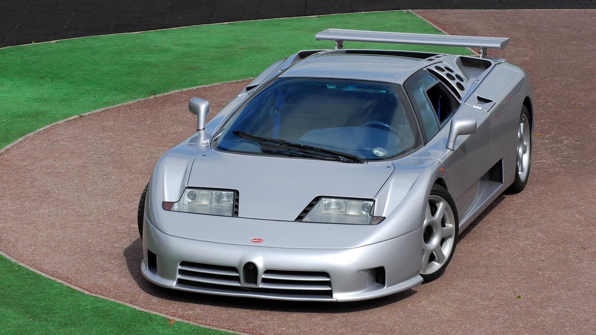 BUGATTI EB110 SS 1991 PRATA FRENTE LATERAL