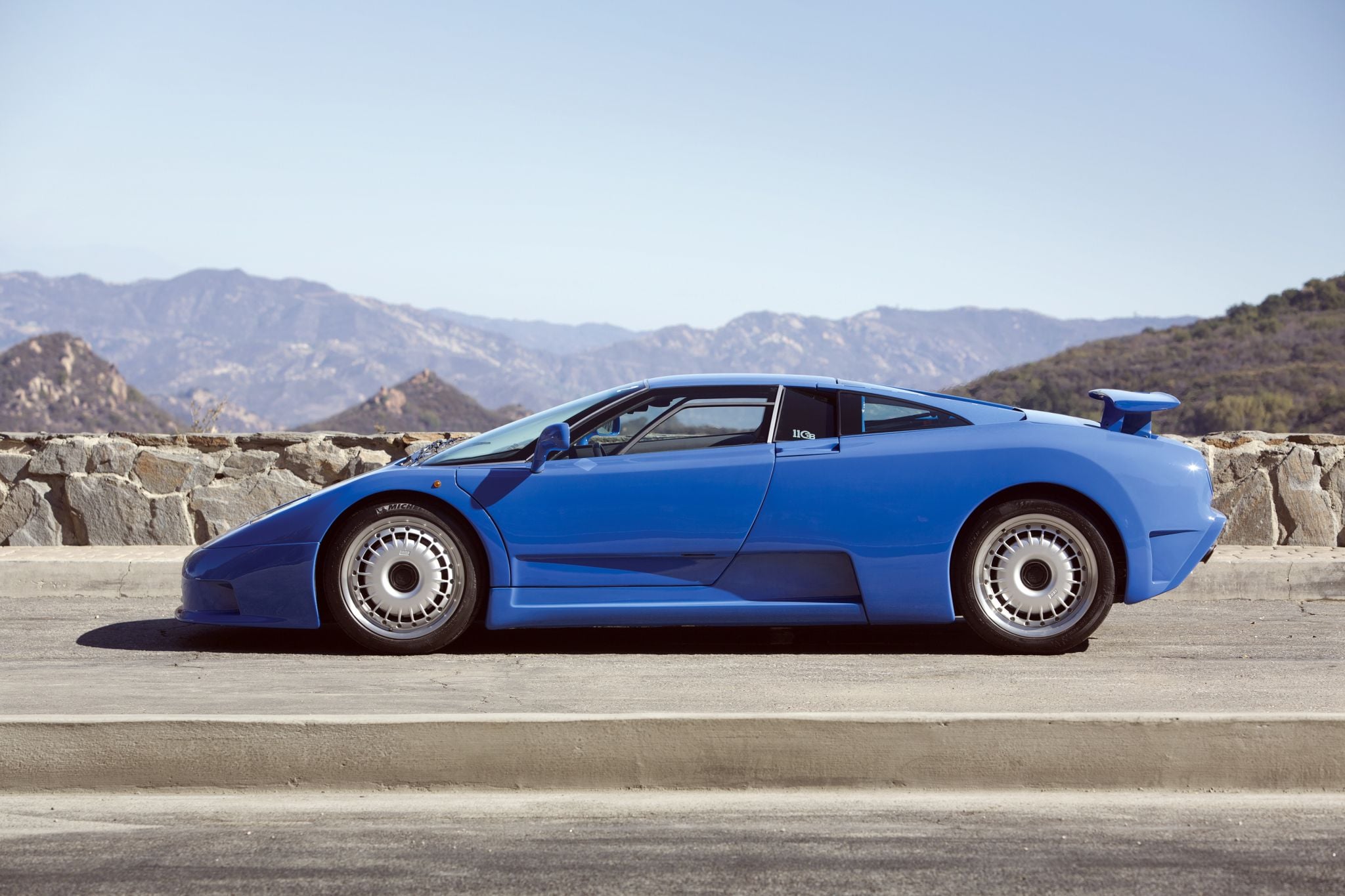 BUGATTI EB110 1991 AZUL LATERAL