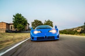 BUGATTI EB110 1991 AZUL MOVMENTO