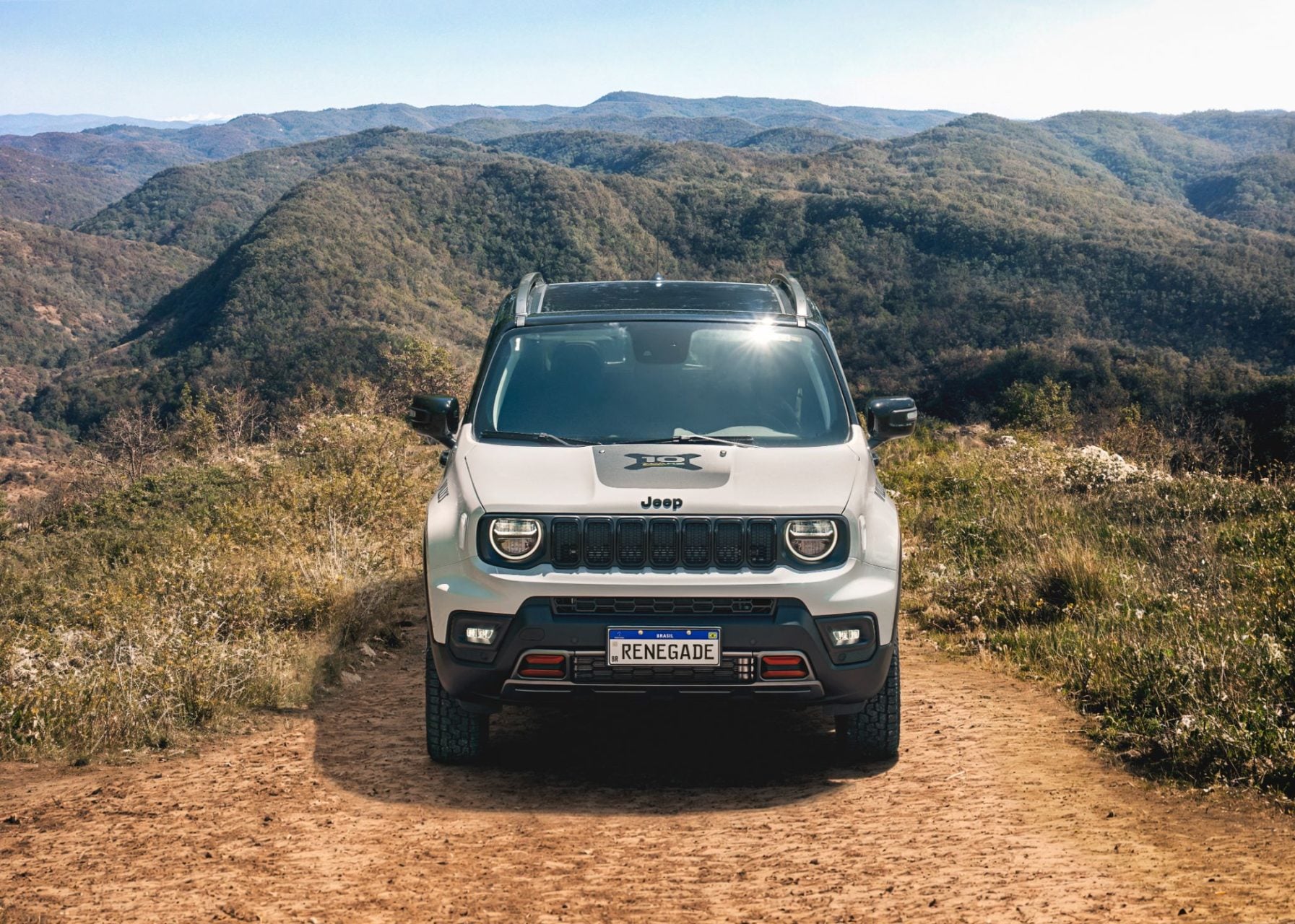 jeep renegade se 10 anos branco dianteira parado