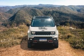 jeep renegade se 10 anos branco dianteira parado