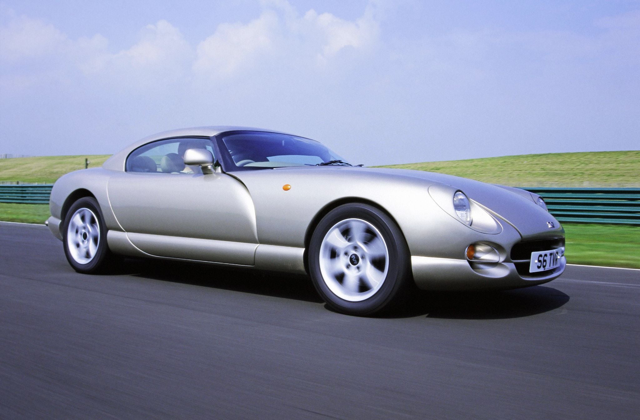 tvr cerbera frente em movimento tvr cerbera frente em movimento