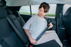 O uso do cinto de segurança é obrigatório para todos os passageiros