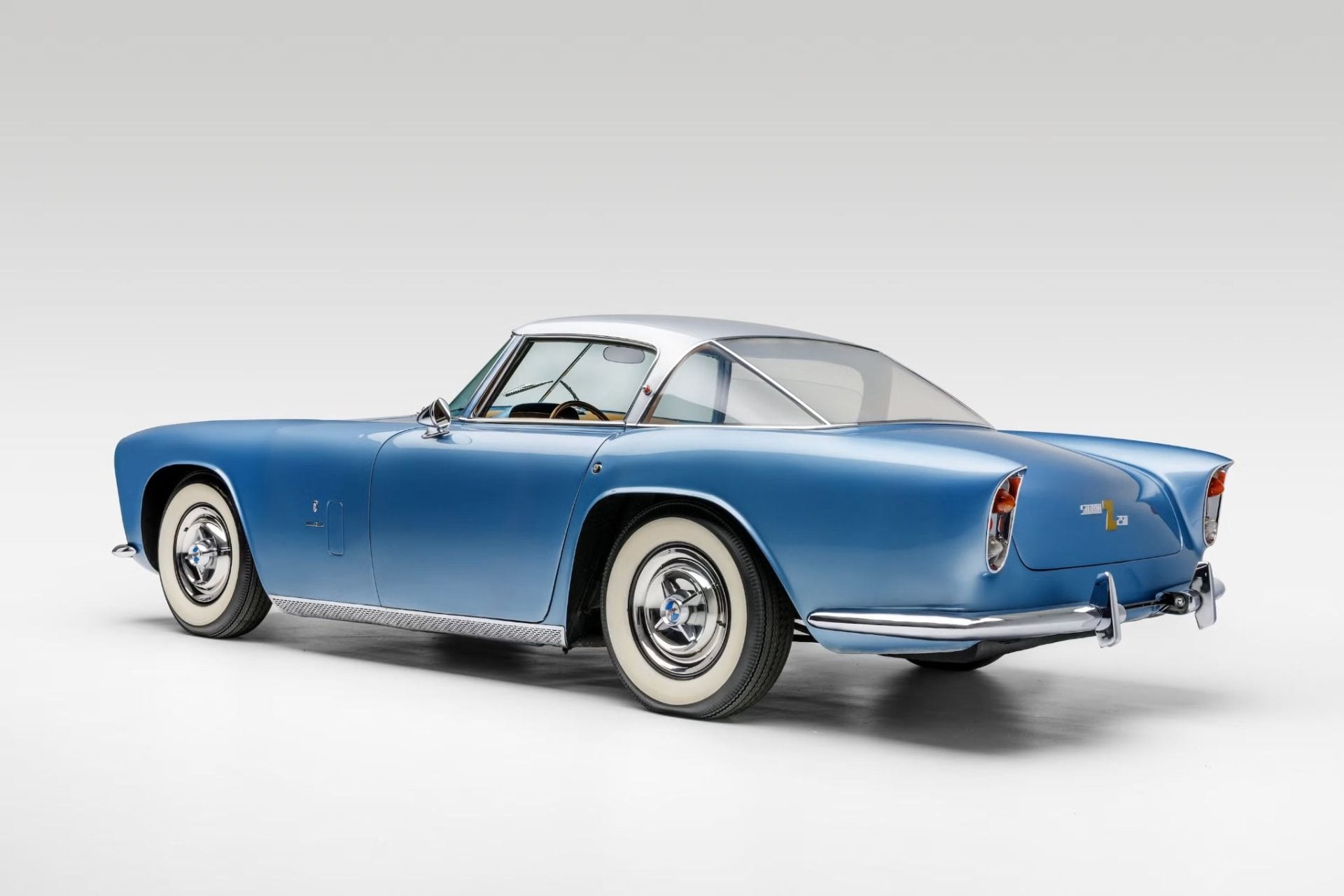 Museu Petersen Dodge Storm Z 250 Bertone azul traseira