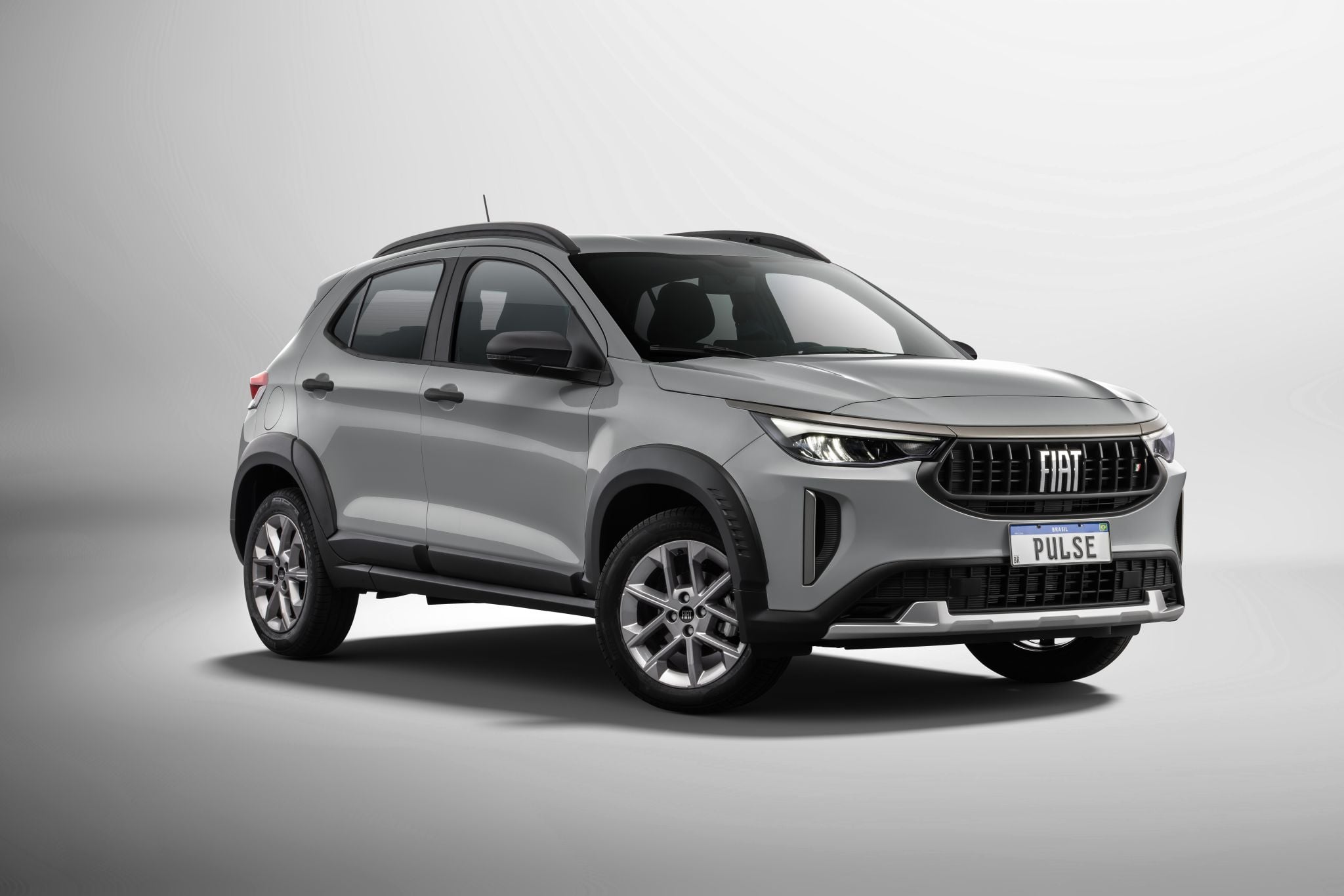 fiat pulse drive cvt cinza frente parado