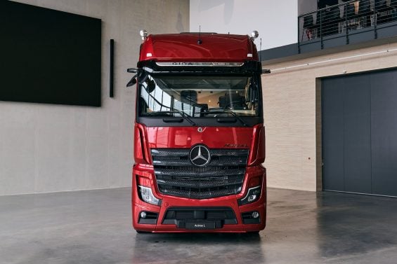 Zweite Generation der MirrorCam: Mercedes Benz Trucks entwickelt Spiegelkamerasystem in wichtigen Details weiter Second generation of MirrorCam: Mercedes Benz Trucks is evolving some important details of the mirror camera system