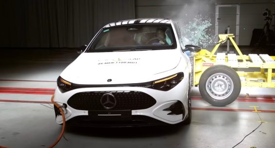 Mercedes-benz cla testes de segurança (2)