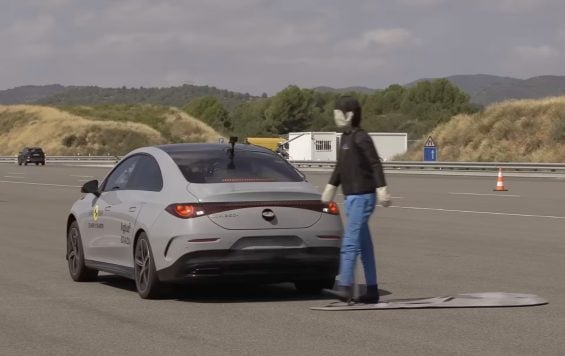 Mercedes-benz cla testes de segurança (3)
