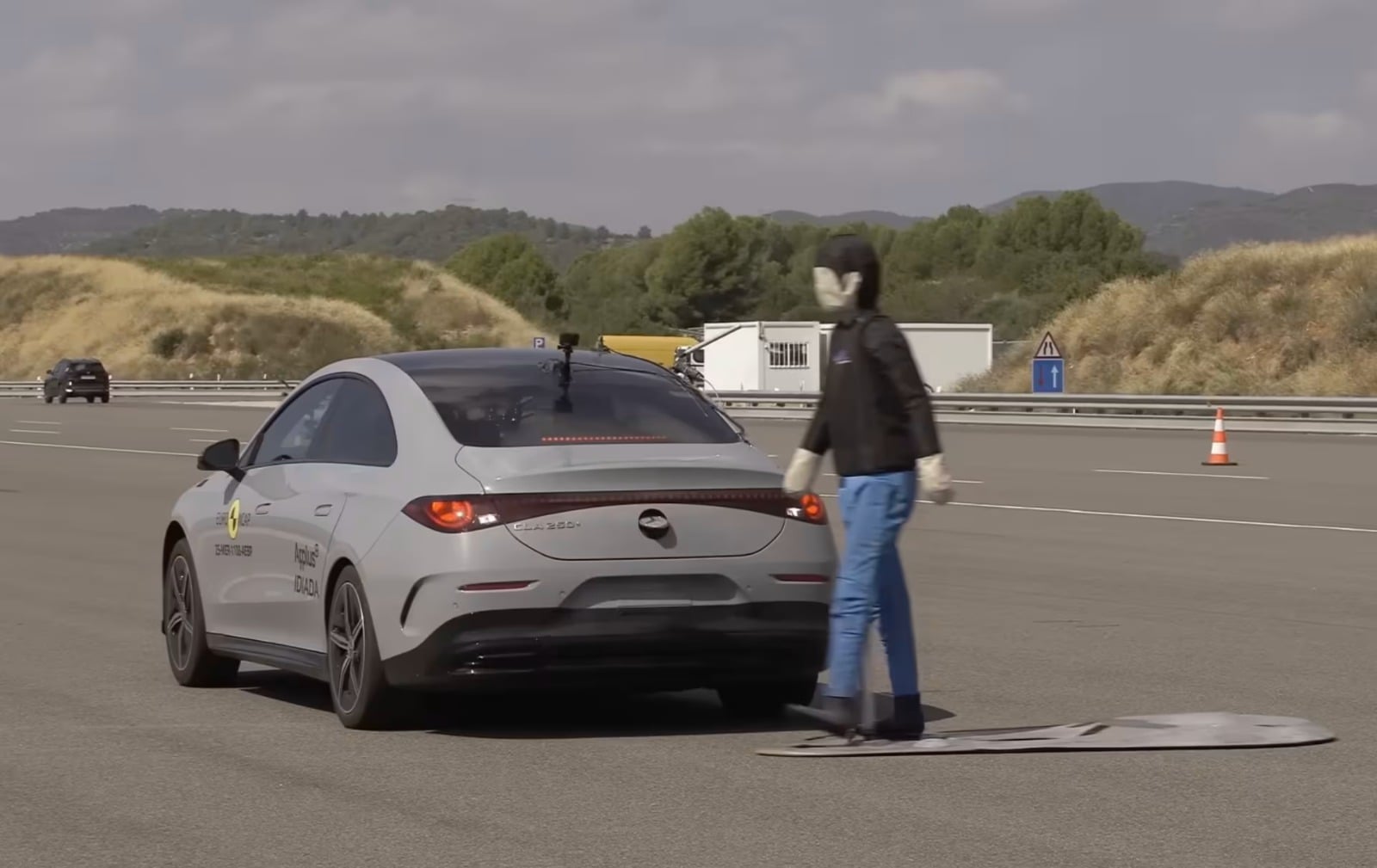 Mercedes-benz cla testes de segurança (3)