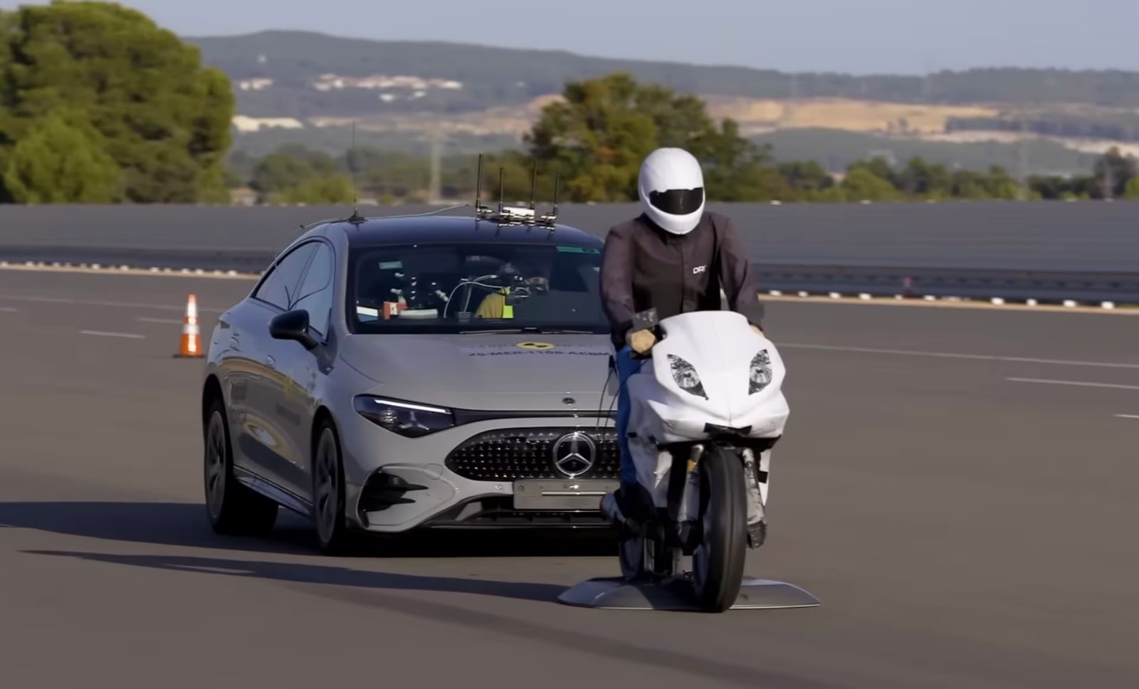 Mercedes-benz cla testes de segurança (4)