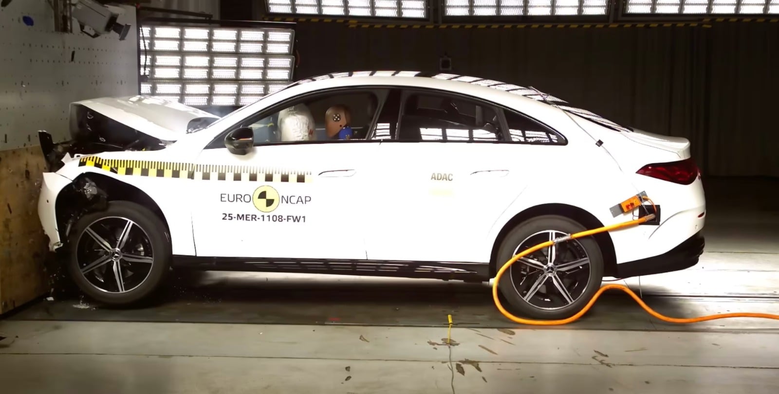 Mercedes-benz cla testes de segurança (5)