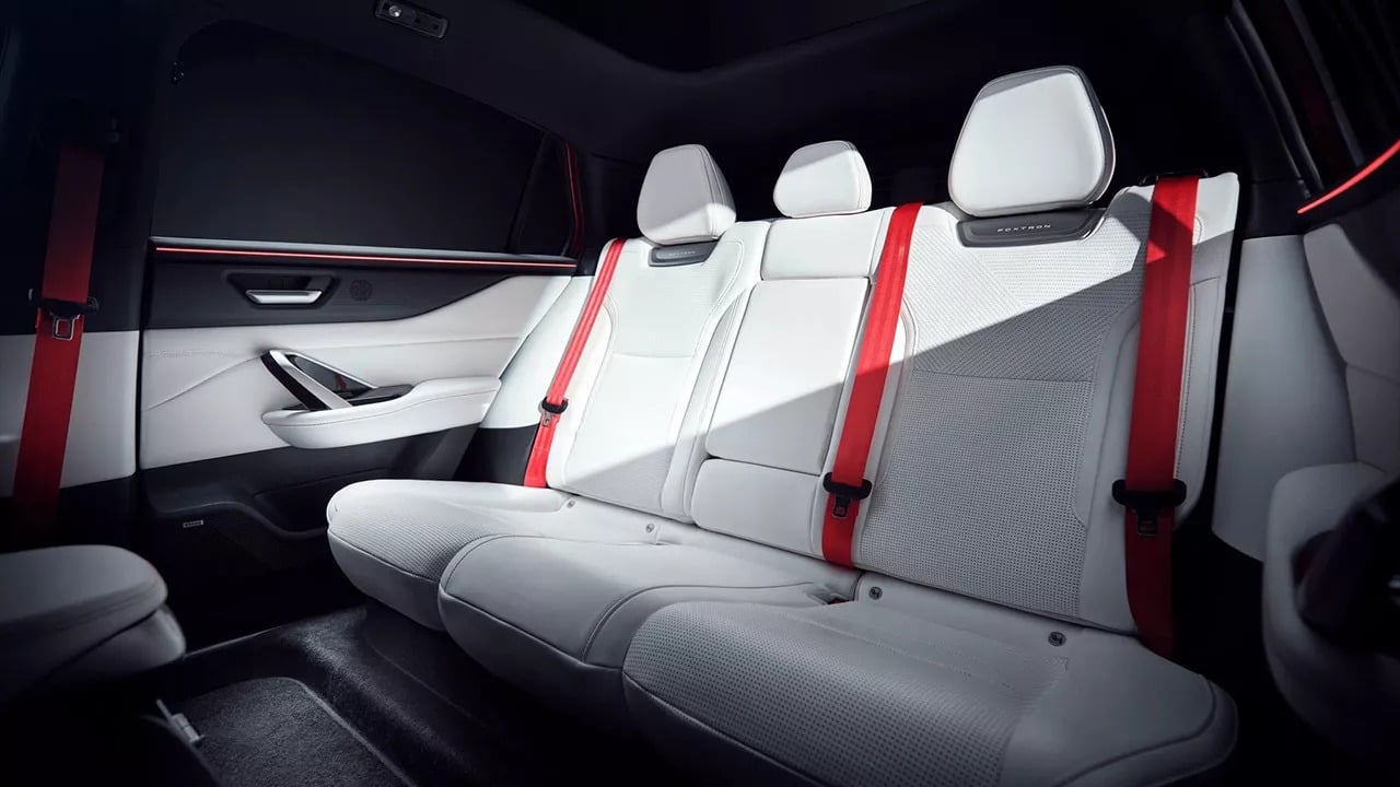 Mitsubishi aposta em parceria com a foxconn para lançar novo hatchback elétrico (10)