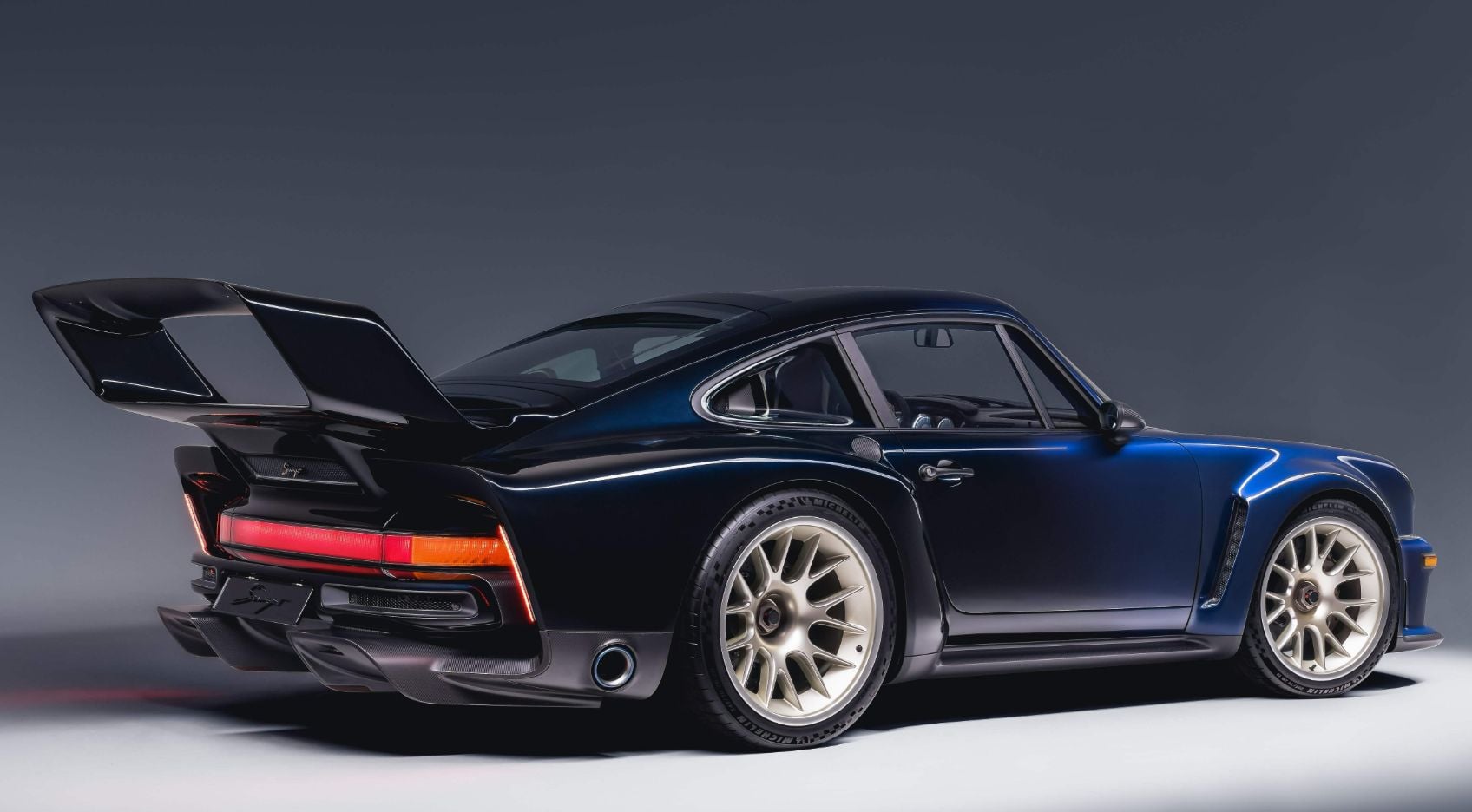 SINGER DLS TURBO SORCERER AZUL 2025 LATERAL TRASEIRA SINGER DLS TURBO SORCERER AZUL 2025 LATERAL TRASEIRA