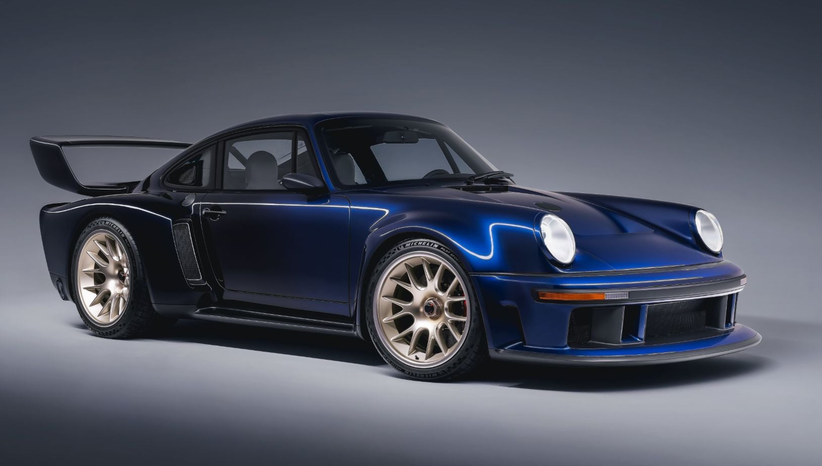 SINGER DLS TURBO SORCERER AZUL 2025 FRENTE LATERAL SINGER DLS TURBO SORCERER AZUL 2025 FRENTE LATERAL