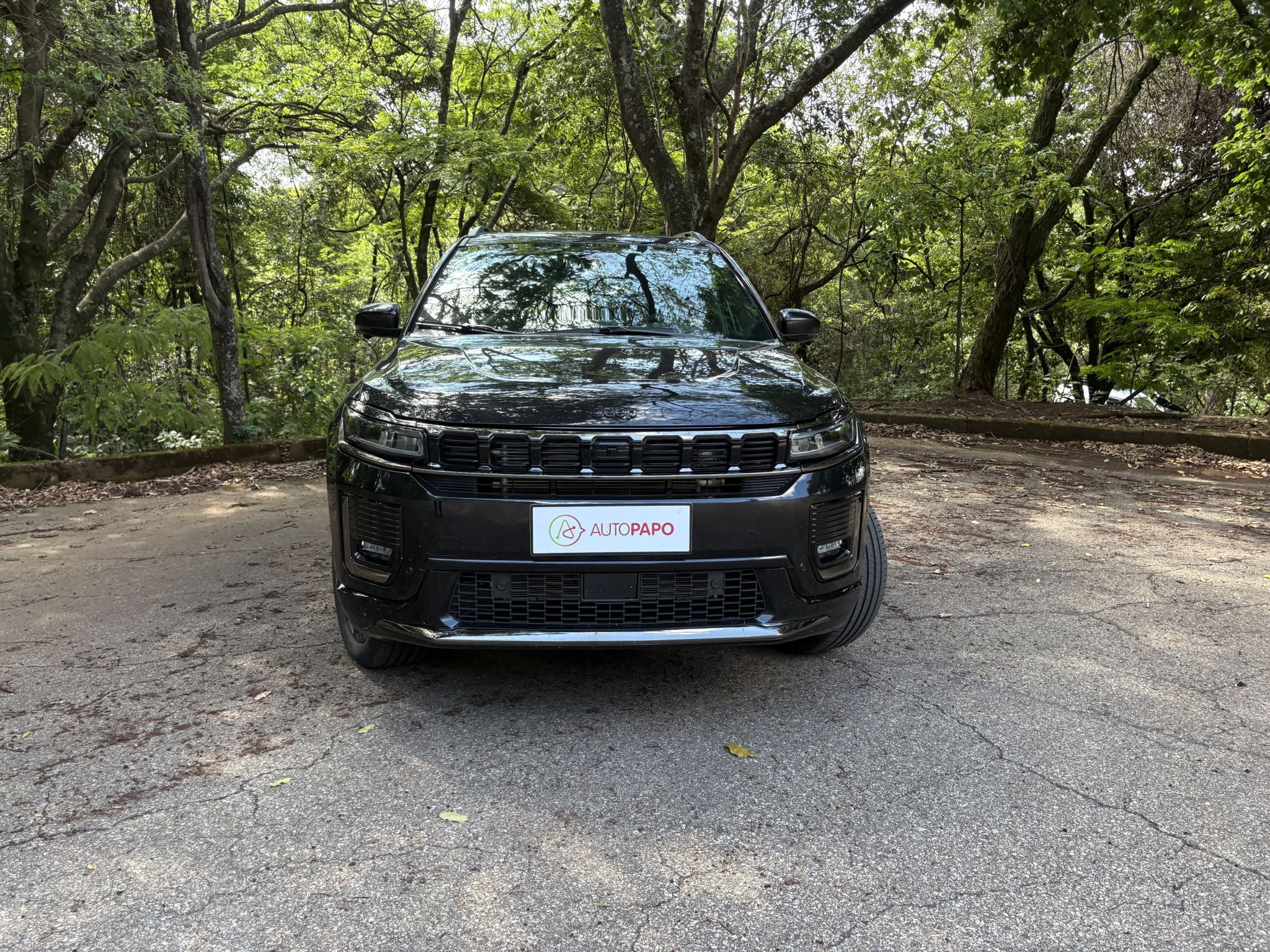 JEEP COMMANDER BLACKHAWK 2026 PRETO FRENTE LATERAL (5)