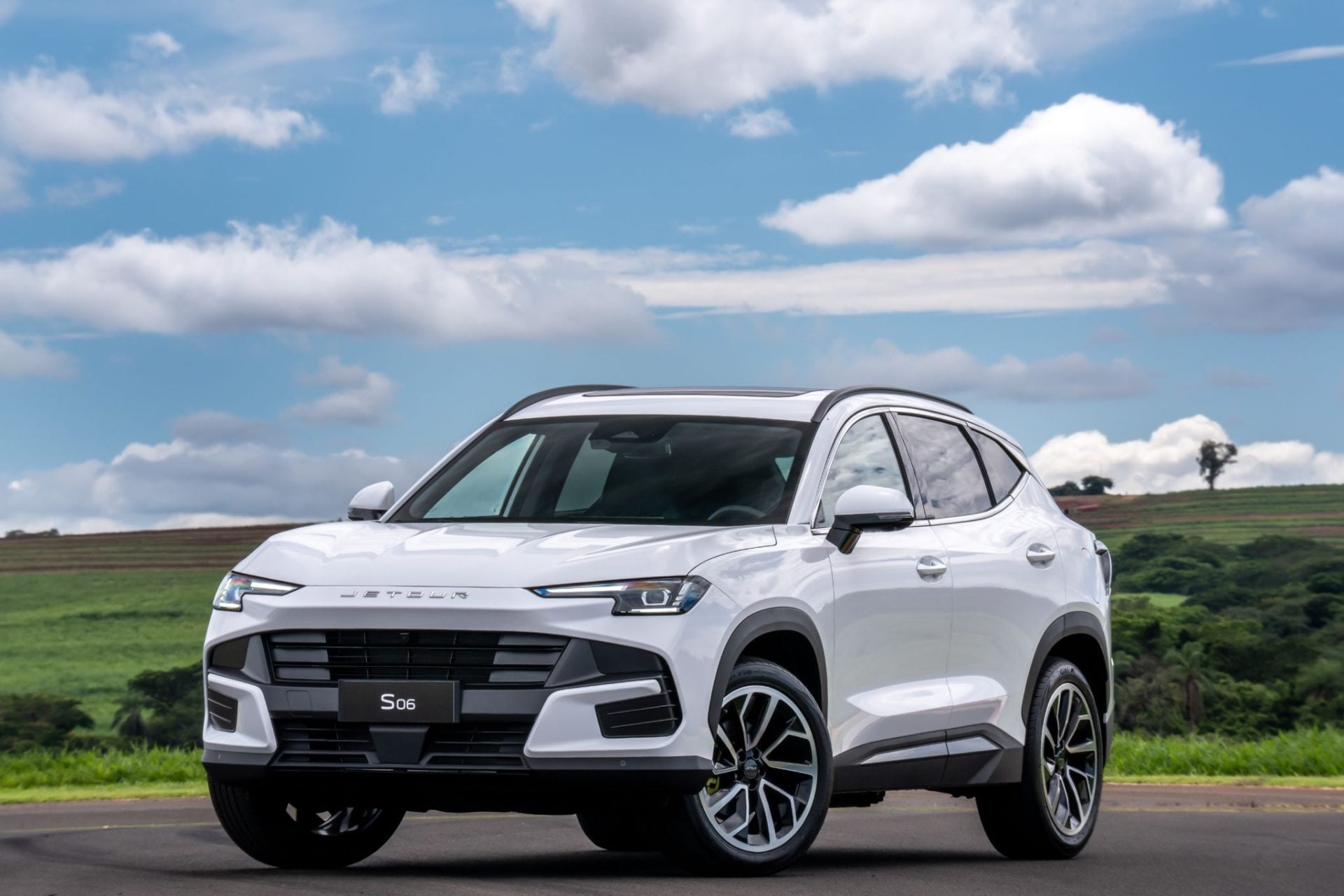 Jetour S06 2026 Branco frente parado