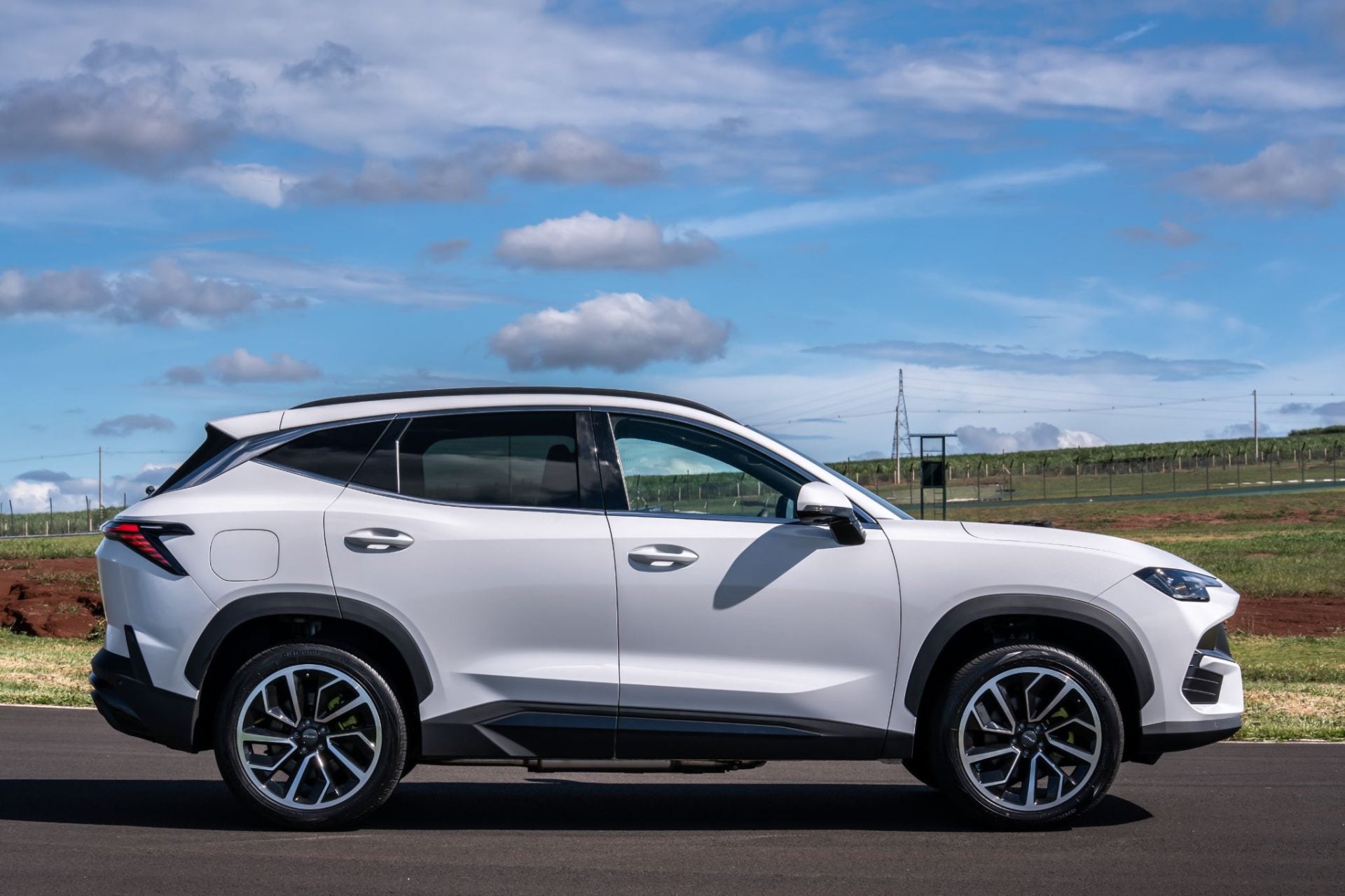 Jetour S06 2026 Branco lateral