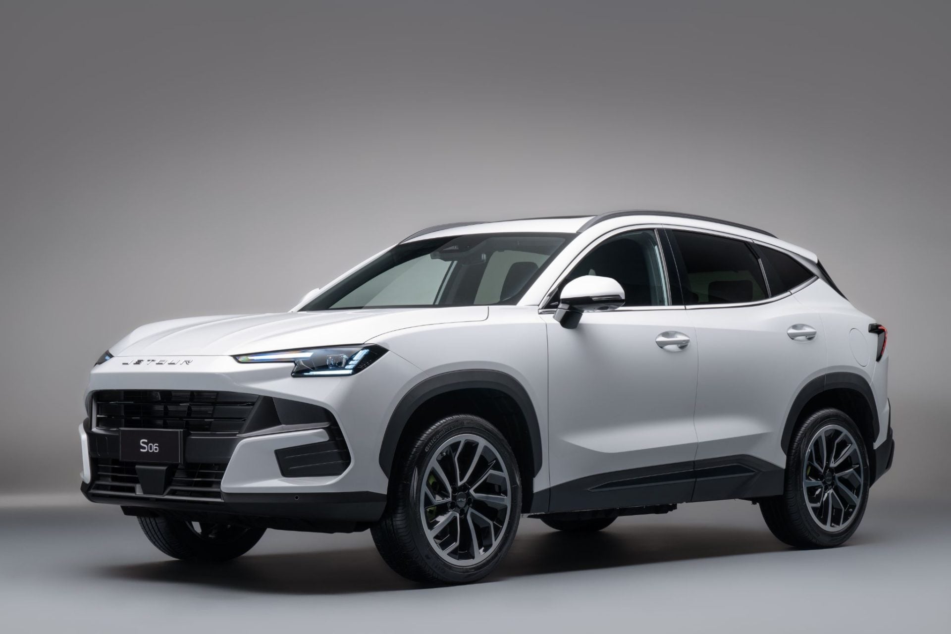 Jetour S06 Branco frente parado (2)