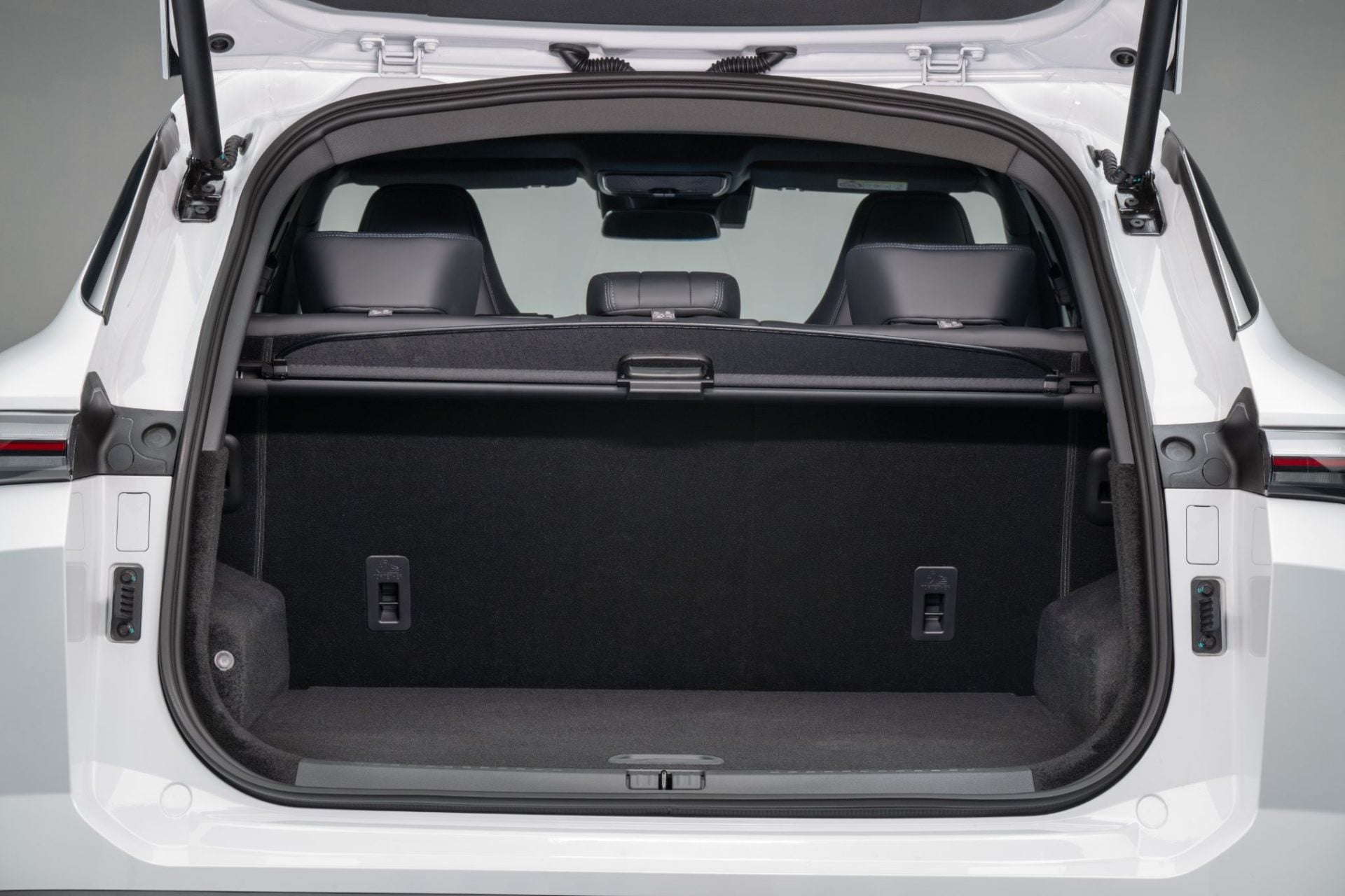 Jetour S06 Branco porta malas